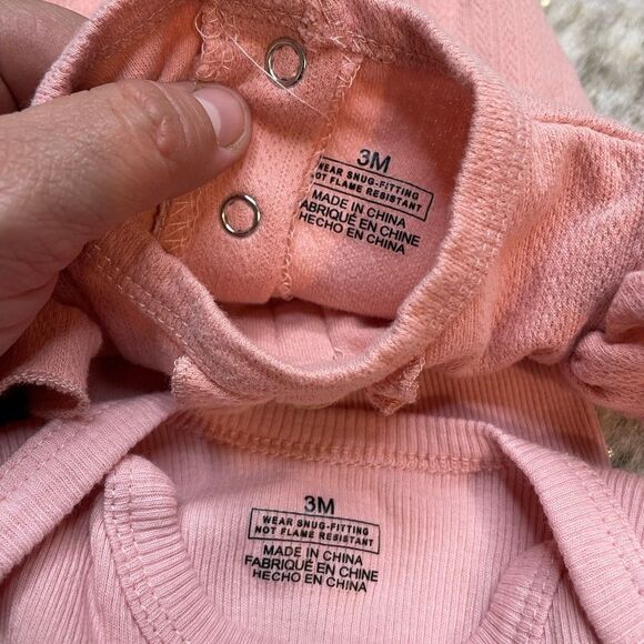 5 for $25š„Set of 2 Pink Bodysuits Baby Girl Size 3 Months - Picture 3 of 5